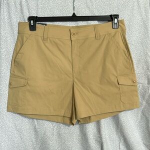 NWT women’s Eddie Bauer Cargo Shorts. SZ 16. Khaki